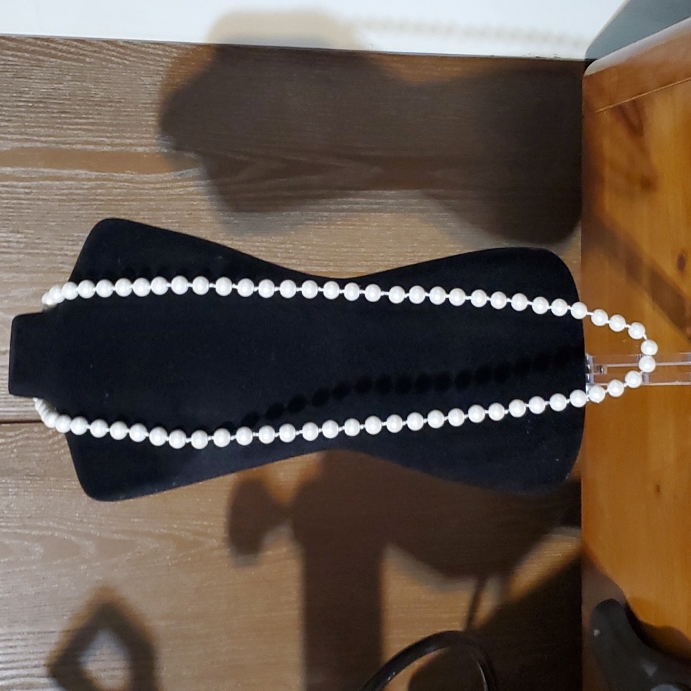 🎄5/$30🎄Faux Pearl Necklace - Picture 1 of 3